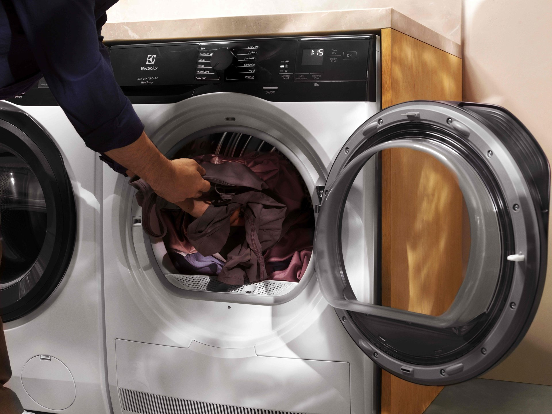 Jak DryAssist w suszarce Electrolux dopasowuje suszenie do tkanin i wielkości wsadu